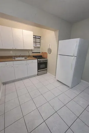 $1,800 | 7866 Northwest 174th Street, Unit B, Hialeah, FL 33015