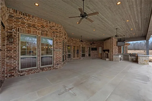 a view of a storage & utility room