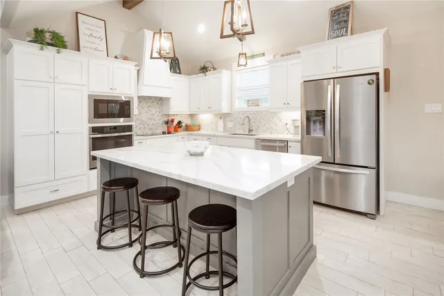 $564,900 | 10323 Whiskey River Road, Bryan, TX 77808