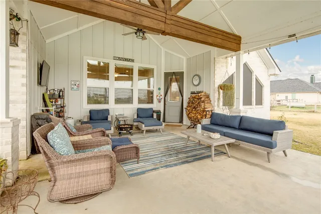 $564,900 | 10323 Whiskey River Road, Bryan, TX 77808