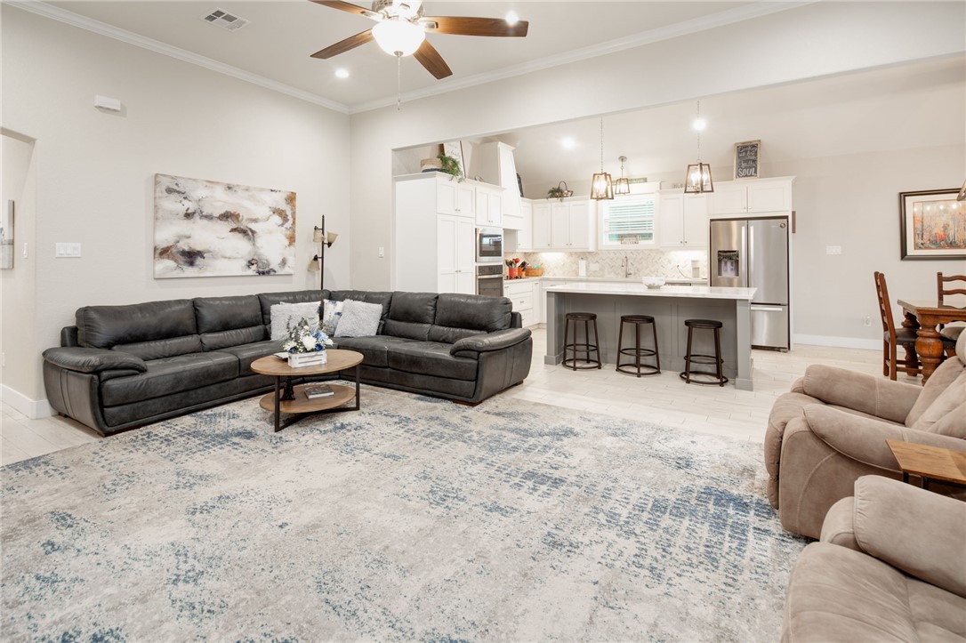 10323 Whiskey River Road Bryan, TX 77808 - Photo 10 of 45