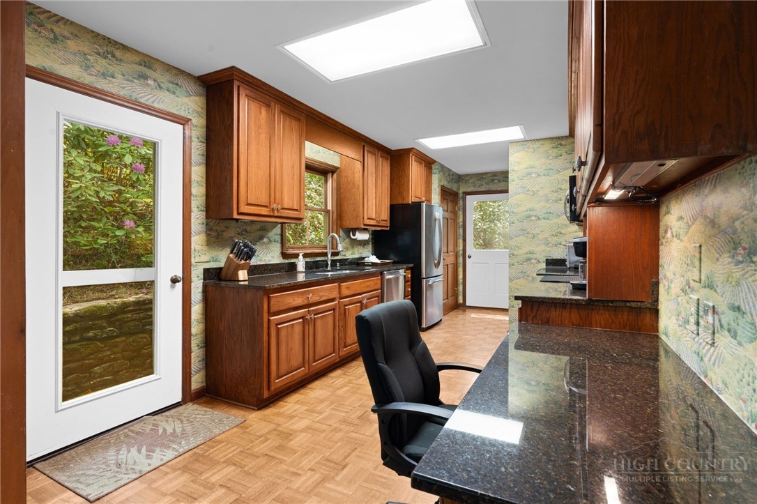 654 Goforth Road Blowing Rock, NC 28605 - Photo 14 of 34