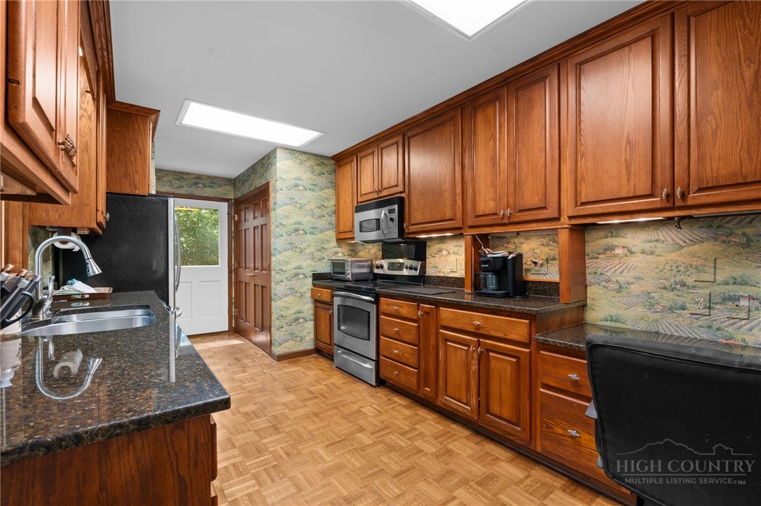654 Goforth Road Blowing Rock, NC 28605 - Photo 15 of 34