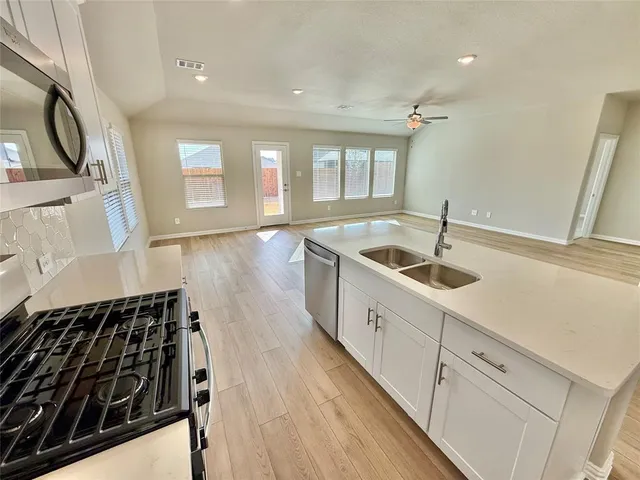 $2,200 | 2104 Rannoch Street, Sherman, TX 75092