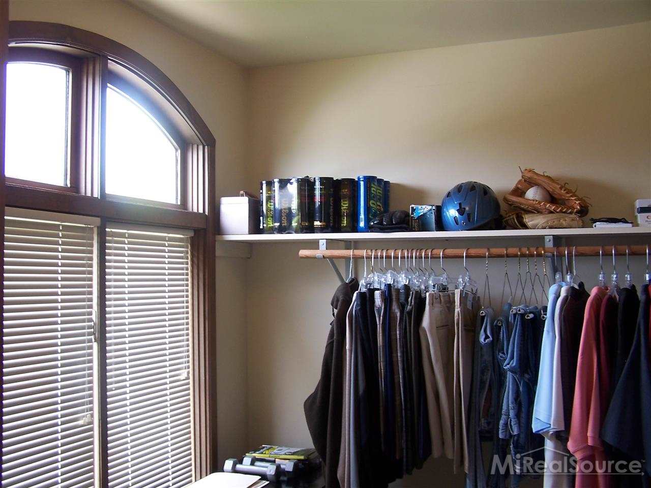 332 Silvervale Drive Rochester, MI 48309 - Photo 20 of 25 31195186-19.JPG