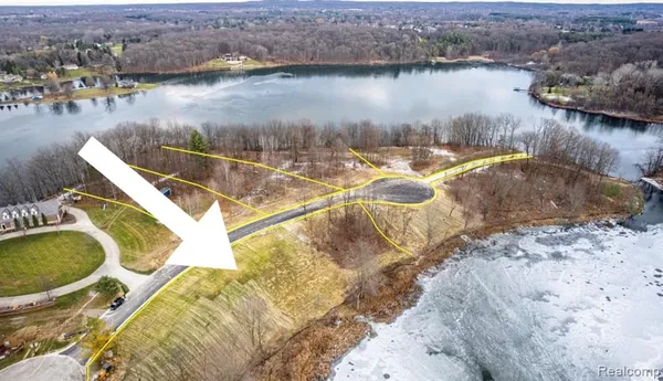 $299,999 | 7 Lakeshore Drive, Columbiaville, MI 48421