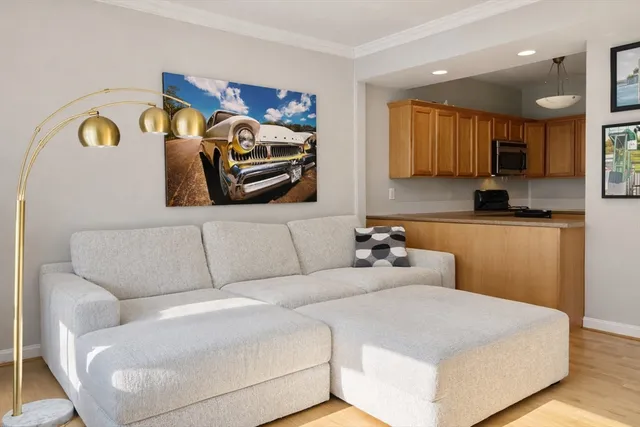 $3,250 | 666 East 5th Street, Unit 1, Boston, MA 02127