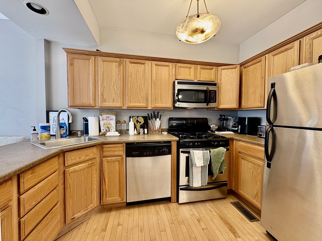 666 East 5th Street, Unit 1 Boston, MA 02127 - Photo 4 of 11