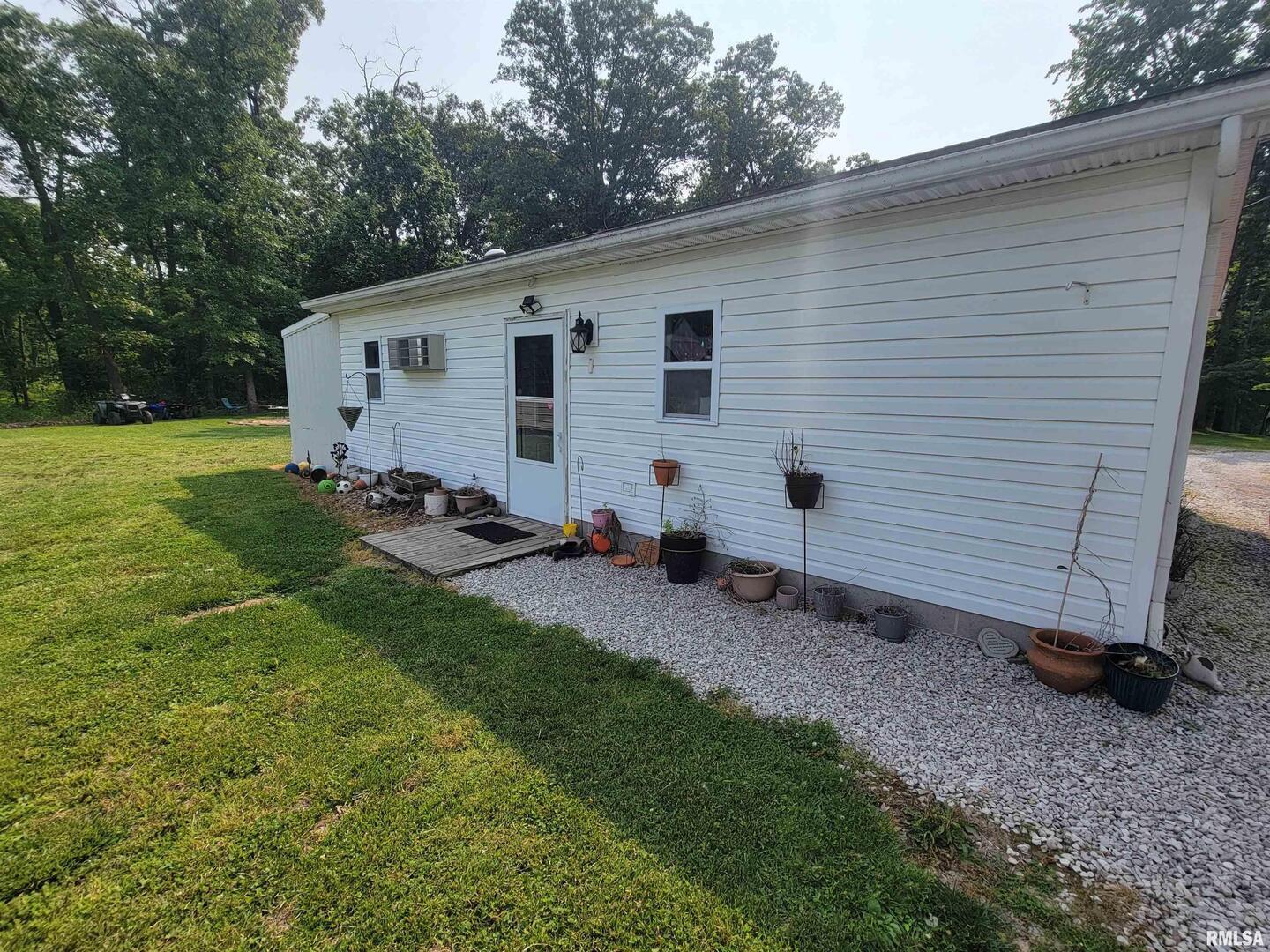 7324 State Rte 161 Extension Iuka, IL 62849 - Photo 2 of 78