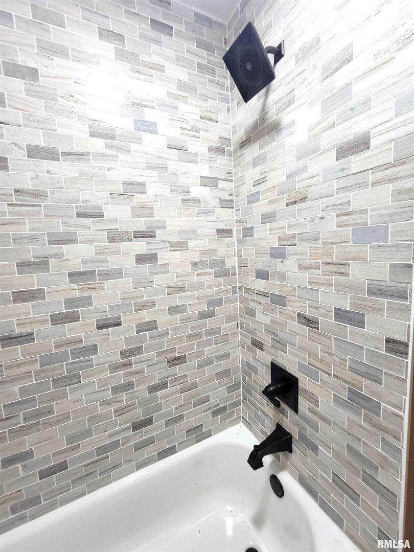 7324 State Rte 161 Extension Iuka, IL 62849 - Photo 29 of 78 a bathroom with a sink and a shower