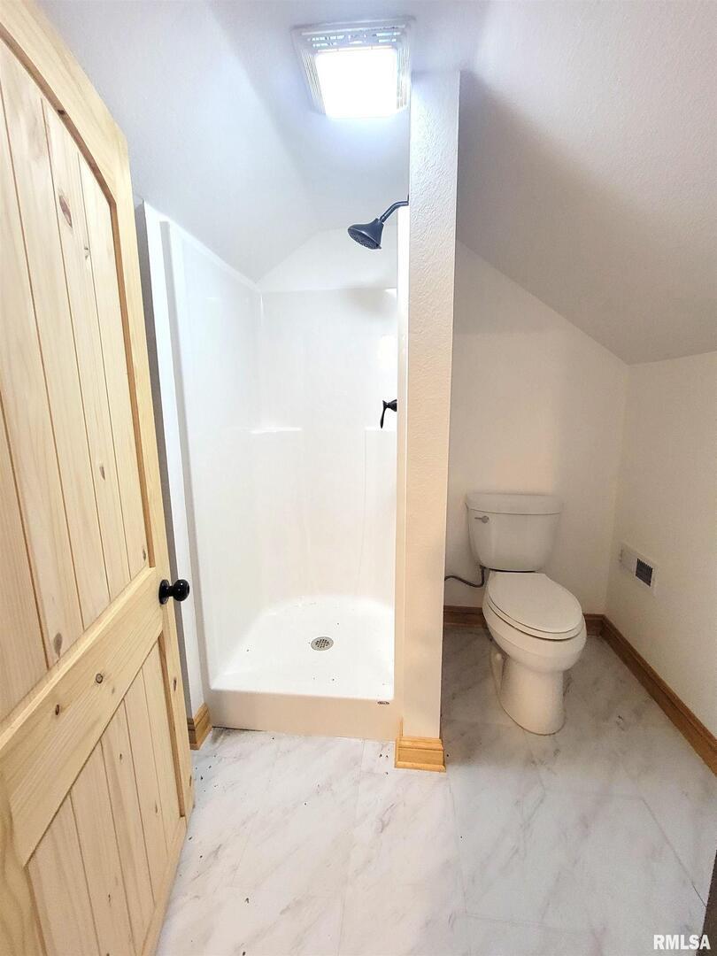 7324 State Rte 161 Extension Iuka, IL 62849 - Photo 40 of 78 a bathroom with a granite countertop toilet a sink and a mirror