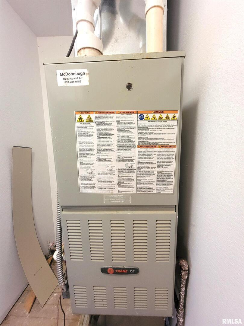 7324 State Rte 161 Extension Iuka, IL 62849 - Photo 45 of 78 a view of front door