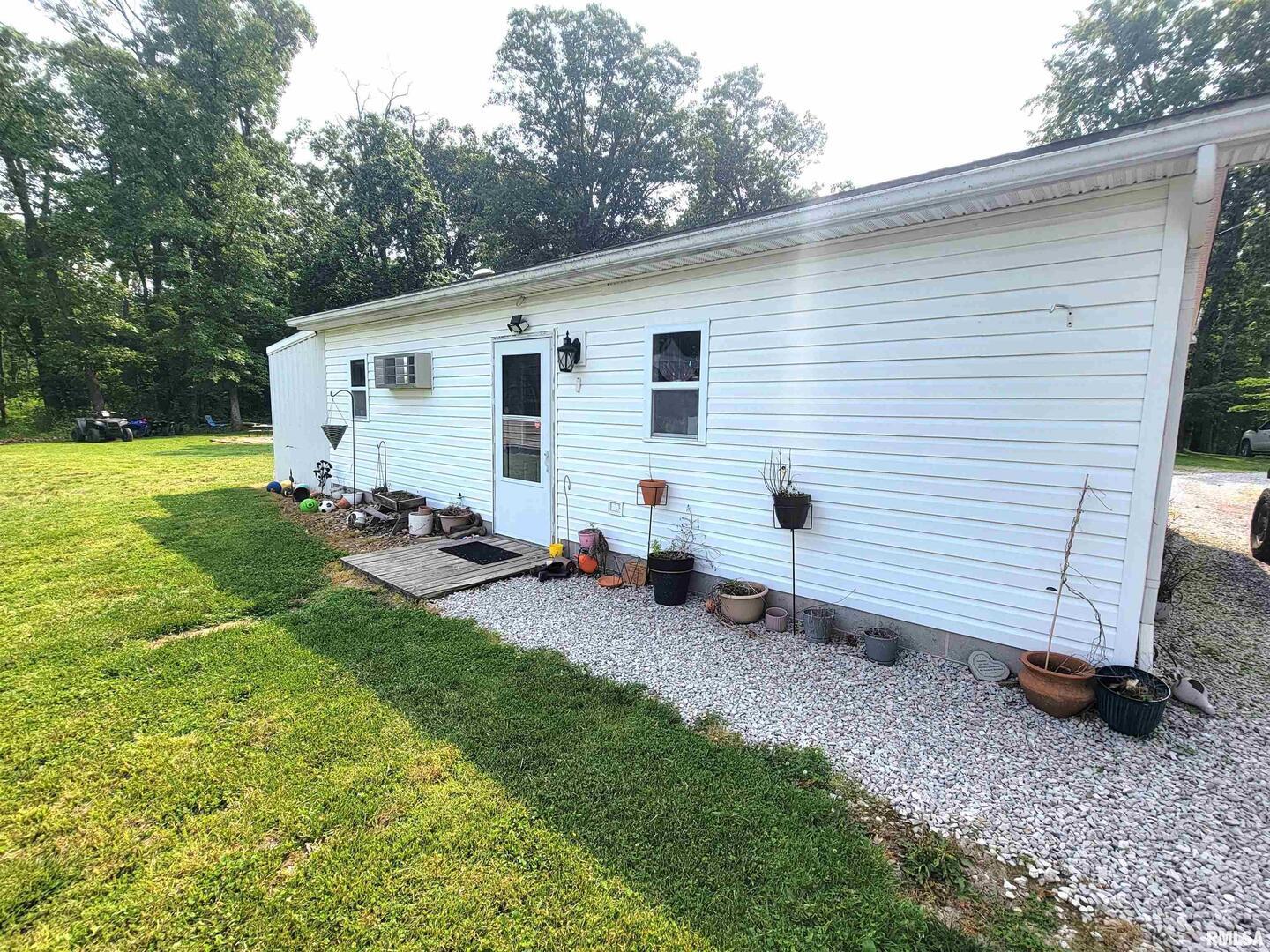 7324 State Rte 161 Extension Iuka, IL 62849 - Photo 63 of 78 a view of a backyard with a sitting area