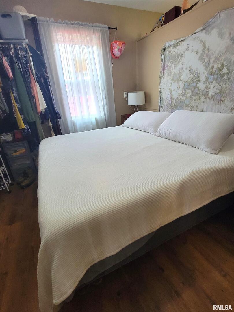 7324 State Rte 161 Extension Iuka, IL 62849 - Photo 68 of 78 a close up of a mirror