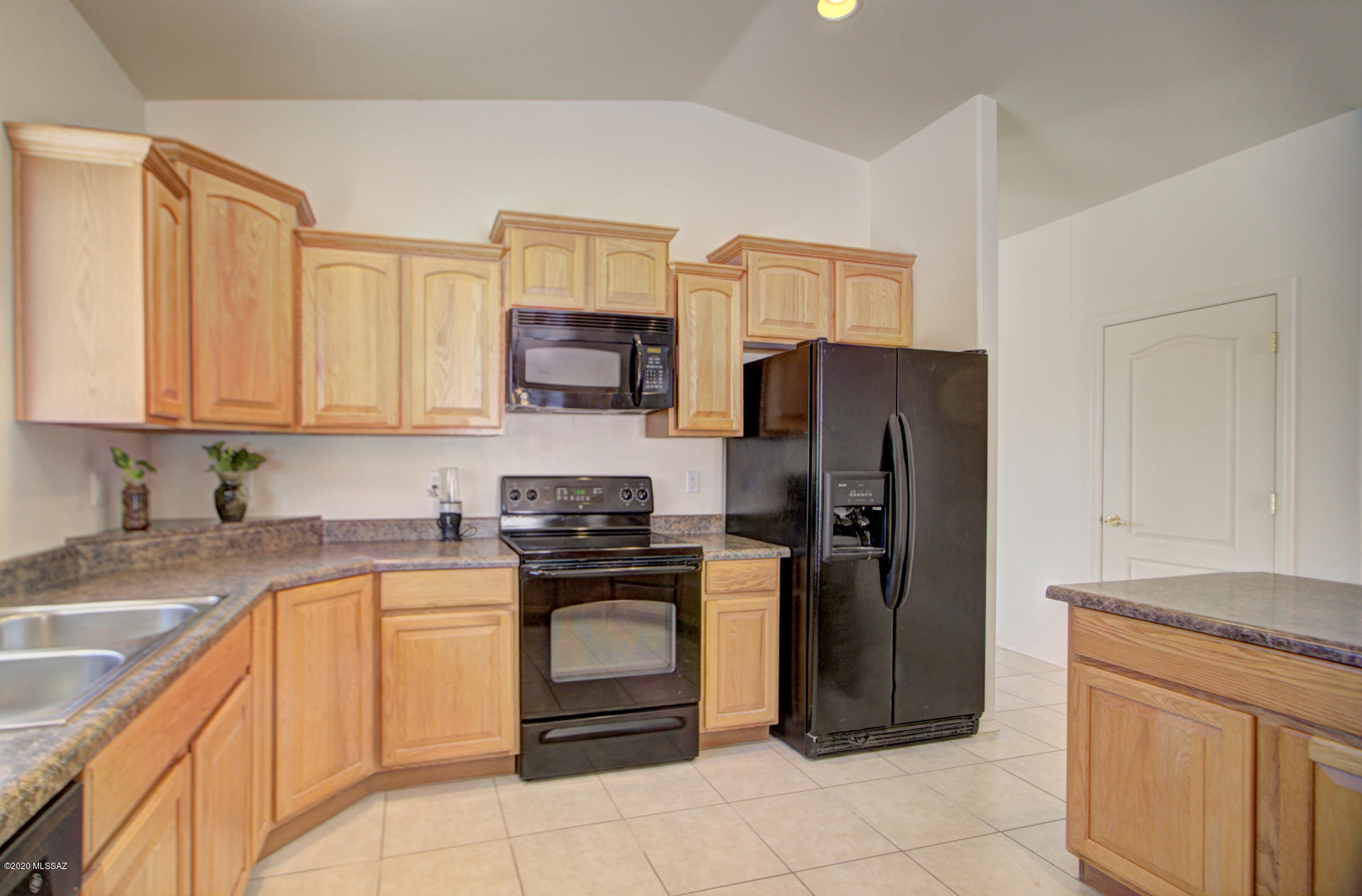 181 Bledo Court Rio Rico, AZ 85648 - Photo 10 of 28