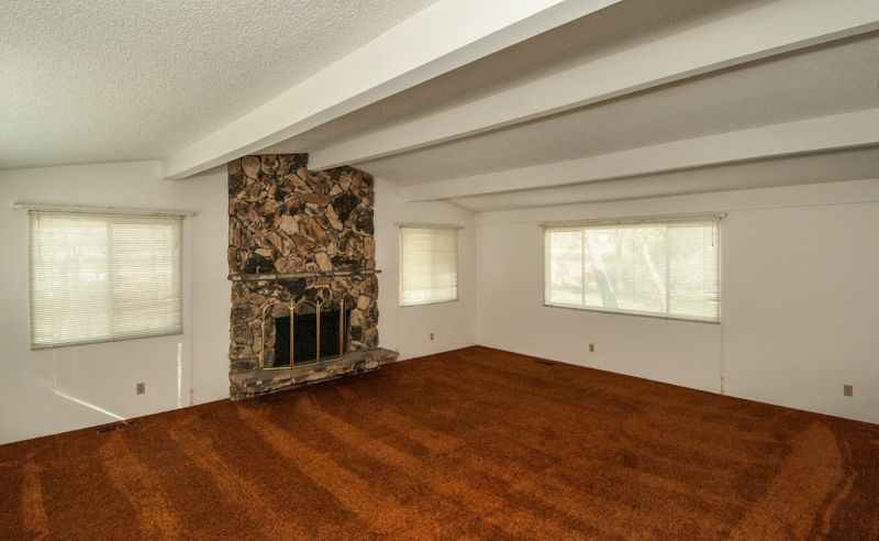 9083 Placer Road Redding, CA 96001 - Photo 3 of 23 Light and bright living room...