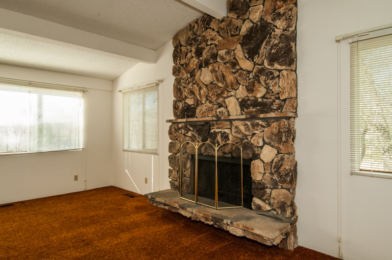 9083 Placer Road Redding, CA 96001 - Photo 5 of 23 Rock fireplace....