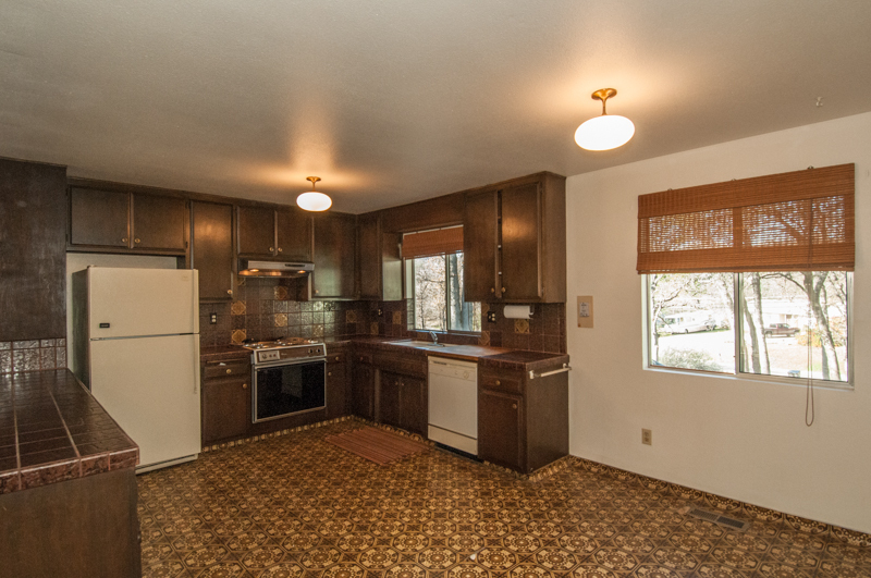 9083 Placer Road Redding, CA 96001 - Photo 6 of 23 Kitchen...with dining area...