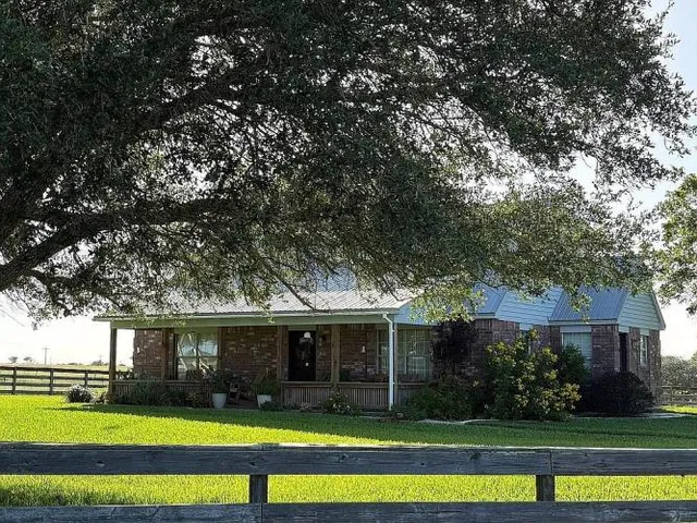 $650,000 | 2110 Immenhauser Road, Yoakum, TX 77995
