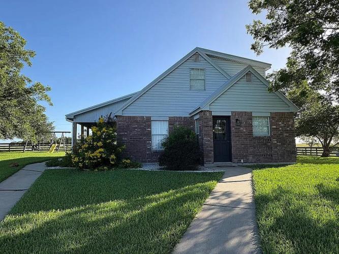 2110 Immenhauser Road Yoakum, TX 77995 - Photo 13 of 17