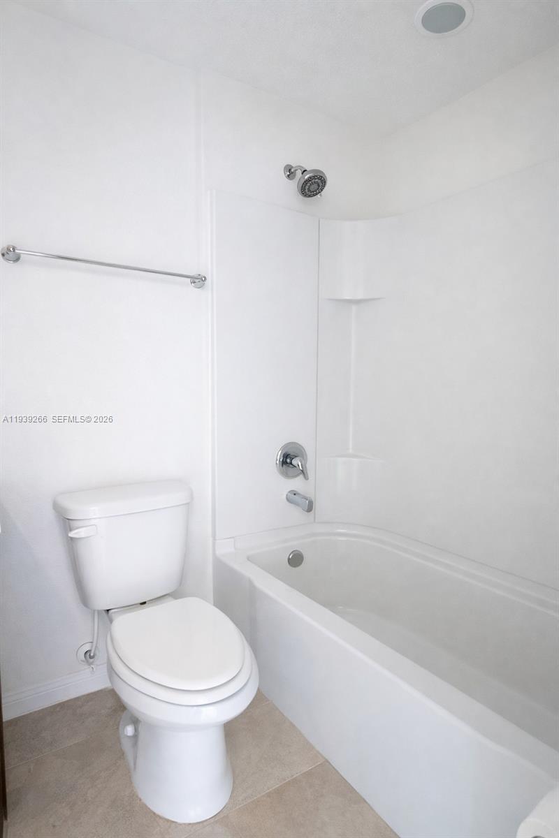 112 Tarracina Way Daytona Beach, FL 32117 - Photo 15 of 20 2nd bathroom