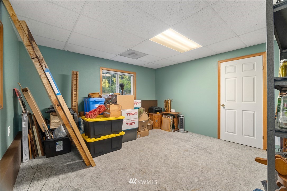 199 Jeffries Road Chehalis, WA 98532 - Photo 22 of 40 a living room with furniture a flat screen tv and a table