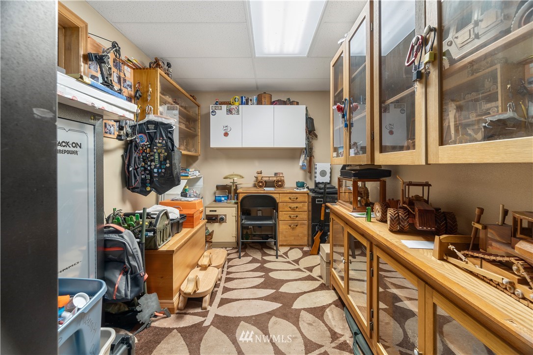 199 Jeffries Road Chehalis, WA 98532 - Photo 28 of 40 a storage room with cabinets