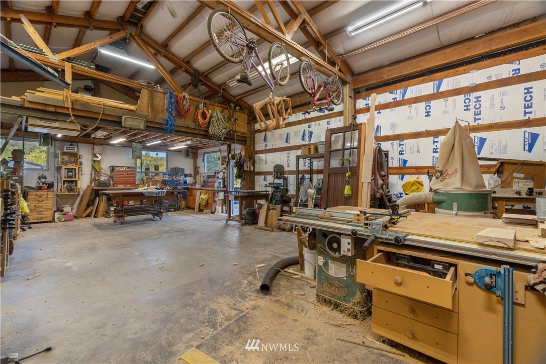 199 Jeffries Road Chehalis, WA 98532 - Photo 29 of 40 a view of a room with gym equipment