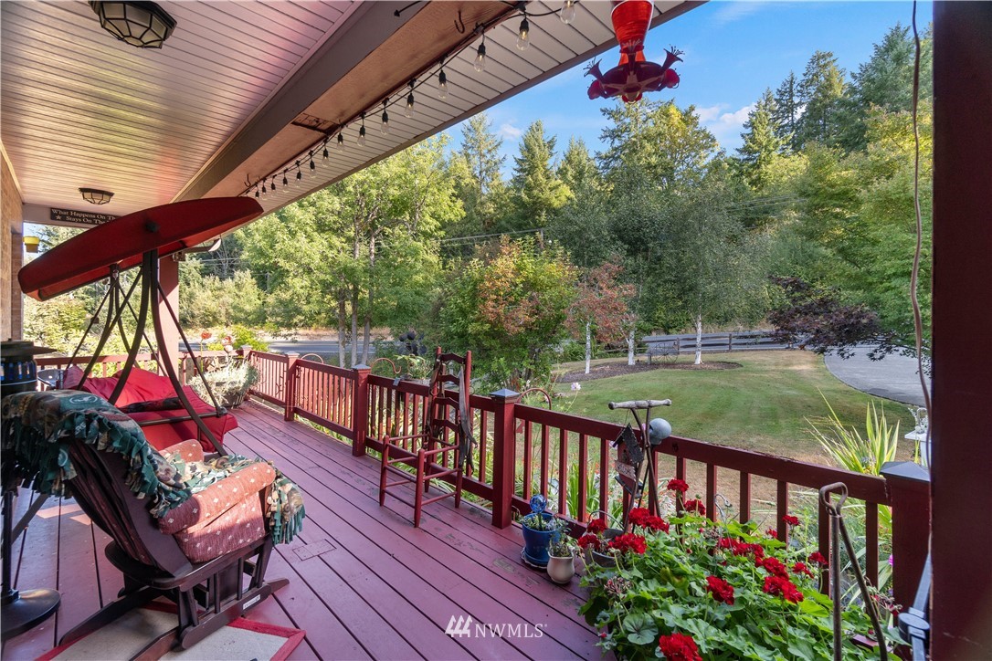 199 Jeffries Road Chehalis, WA 98532 - Photo 8 of 40 a view of a balcony with wooden floor and outdoor seating
