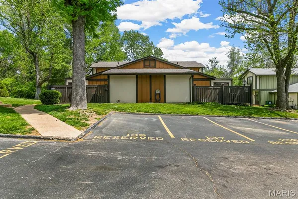 $88,777 | 11166 Whispering Oaks Drive, St. Louis, MO 63136