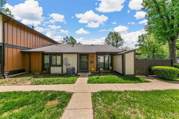$88,777 | 11166 Whispering Oaks Drive, St. Louis, MO 63136