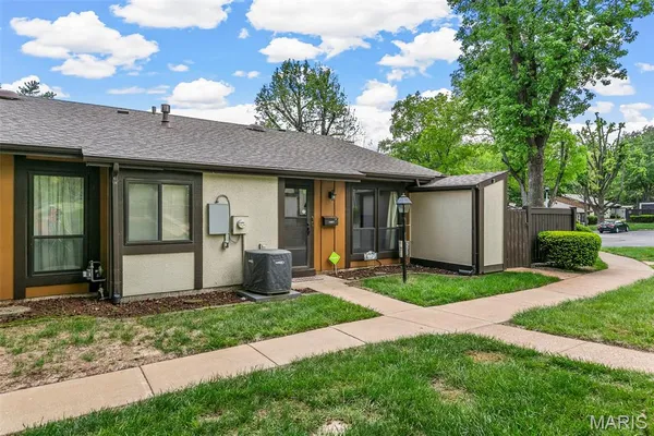 $88,777 | 11166 Whispering Oaks Drive, St. Louis, MO 63136