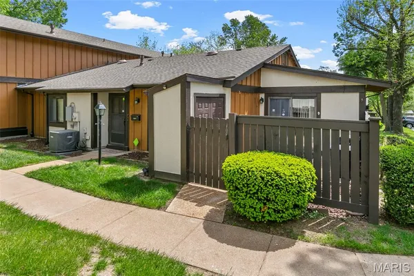 $88,777 | 11166 Whispering Oaks Drive, St. Louis, MO 63136