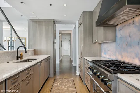$1,599,000 | 101 West Superior Street, Unit 1204, Chicago, IL 60654