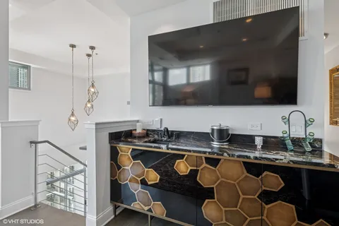 $1,599,000 | 101 West Superior Street, Unit 1204, Chicago, IL 60654