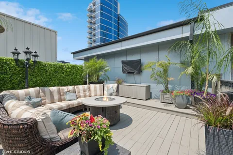 $1,599,000 | 101 West Superior Street, Unit 1204, Chicago, IL 60654