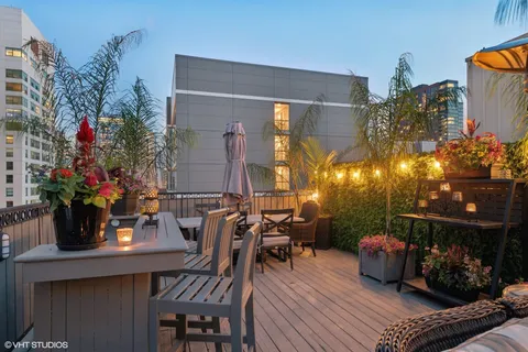 $1,599,000 | 101 West Superior Street, Unit 1204, Chicago, IL 60654