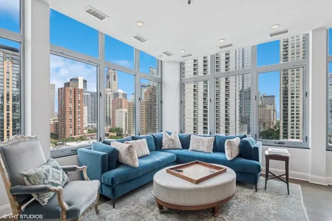 $1,599,000 | 101 West Superior Street, Unit 1204, Chicago, IL 60654