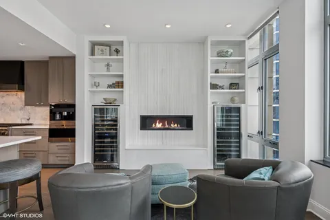 $1,599,000 | 101 West Superior Street, Unit 1204, Chicago, IL 60654