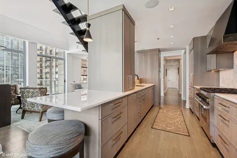$1,599,000 | 101 West Superior Street, Unit 1204, Chicago, IL 60654
