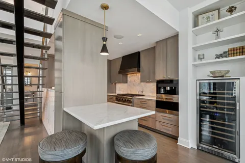 $1,599,000 | 101 West Superior Street, Unit 1204, Chicago, IL 60654