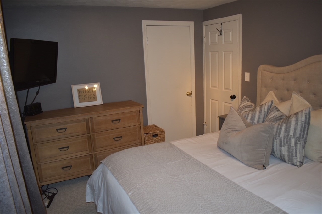 18 Griffin Road Framingham, MA 01701 - Photo 12 of 21 Gallery Image 12