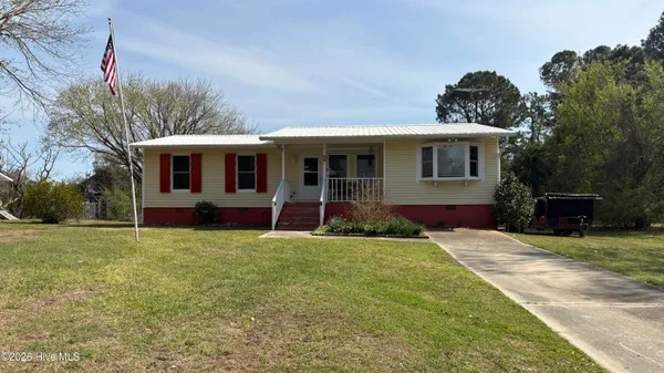 $295,000 | 32 Arrowhead Drive, Hubert, NC 28539