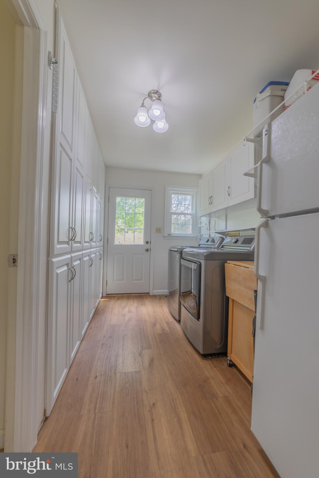 12600 Deoudes Road Boyds, MD 20841 - Photo 13 of 53 Laundry with washer & dryer