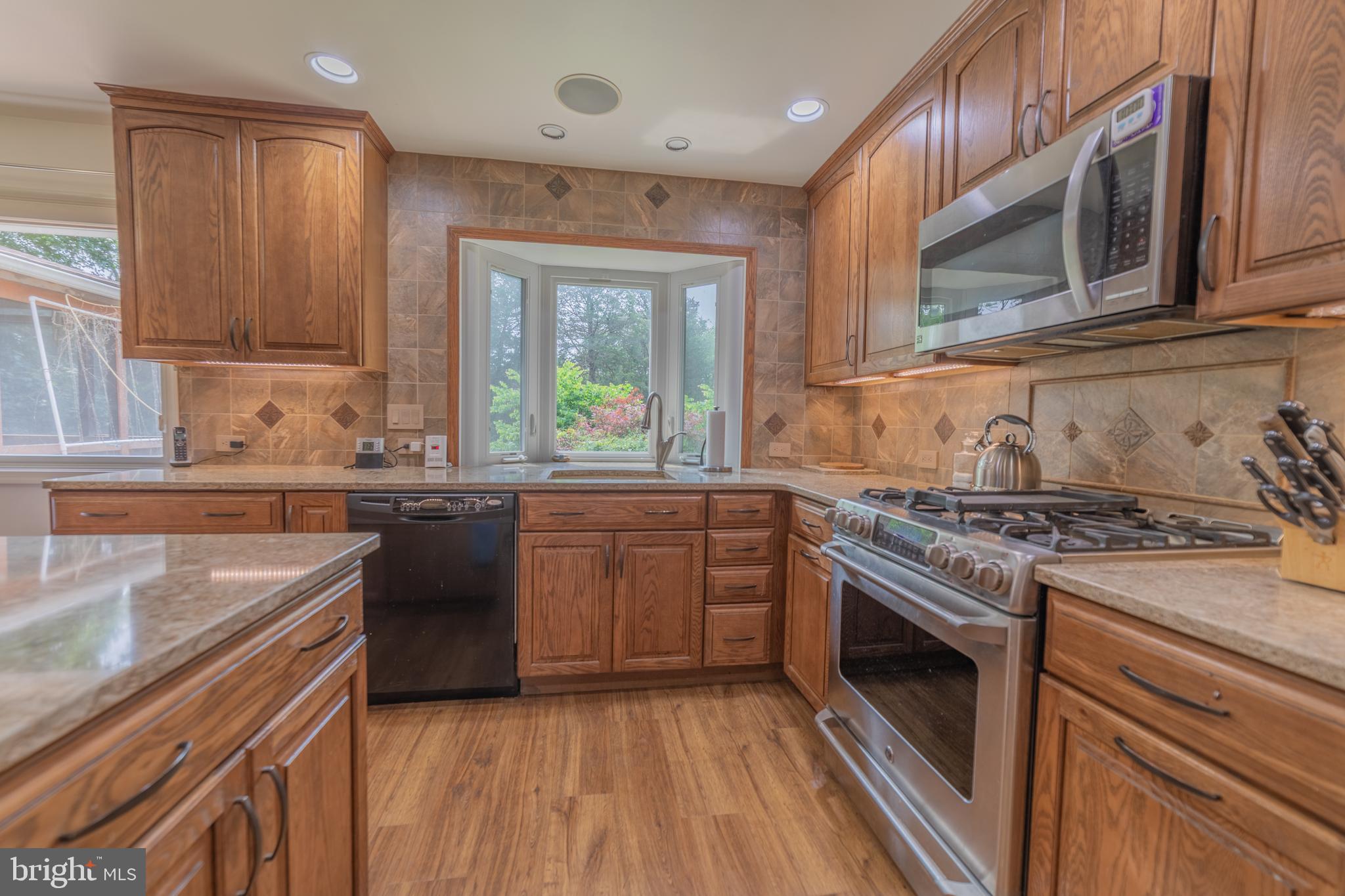 12600 Deoudes Road Boyds, MD 20841 - Photo 17 of 53 Stainless steel appliances