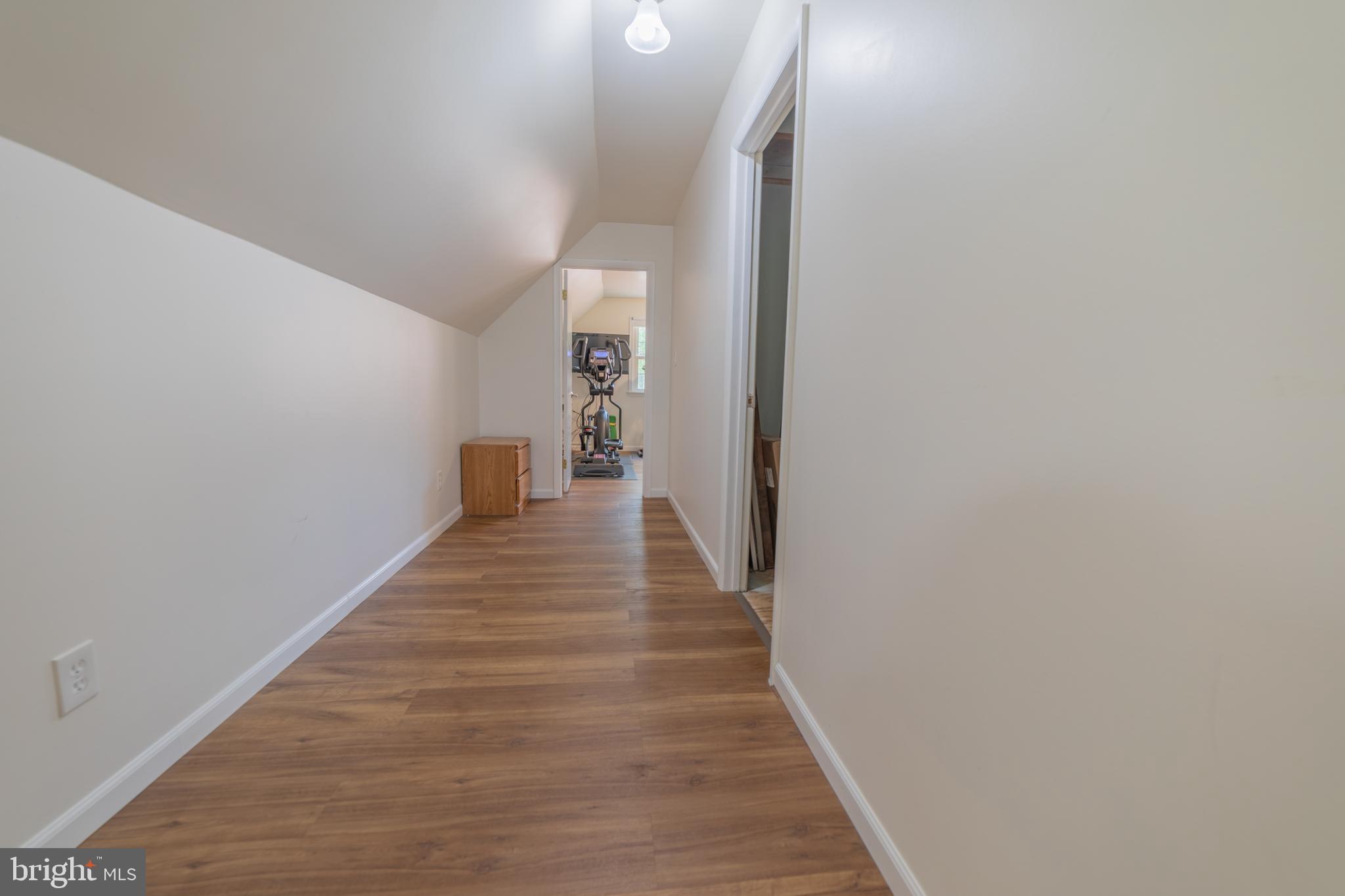 12600 Deoudes Road Boyds, MD 20841 - Photo 38 of 53 Hallway