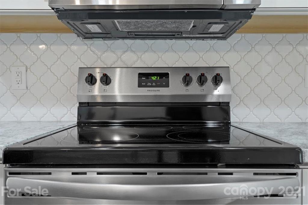 2665 Holbrook Road Fort Mill, SC 29715 - Photo 20 of 44 a stove top oven sitting inside of a kitchen