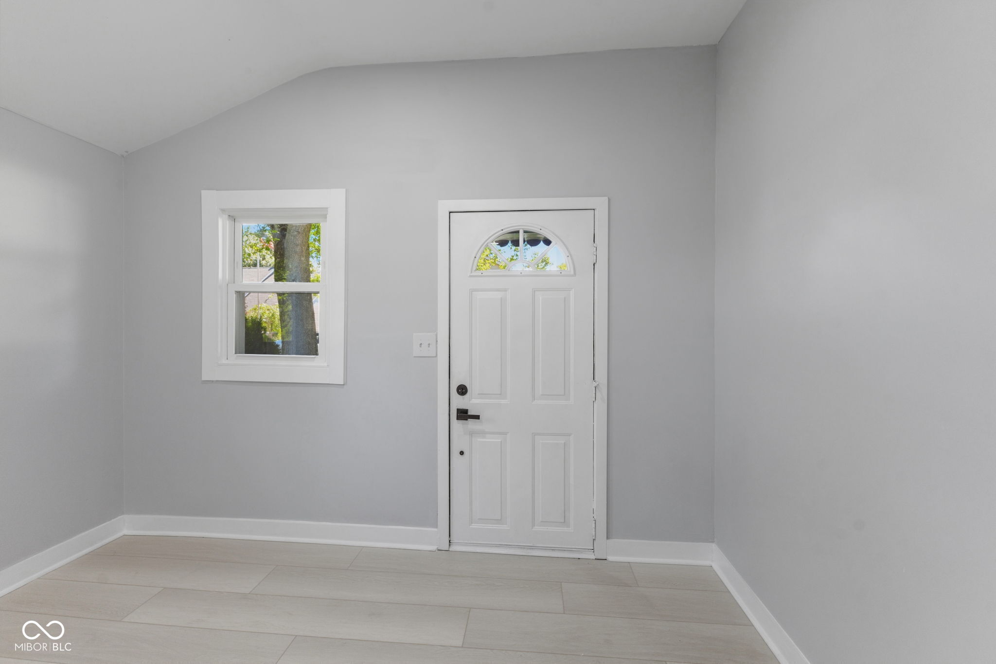 4986 Adkins Street Columbus, IN 47201 - Photo 7 of 25