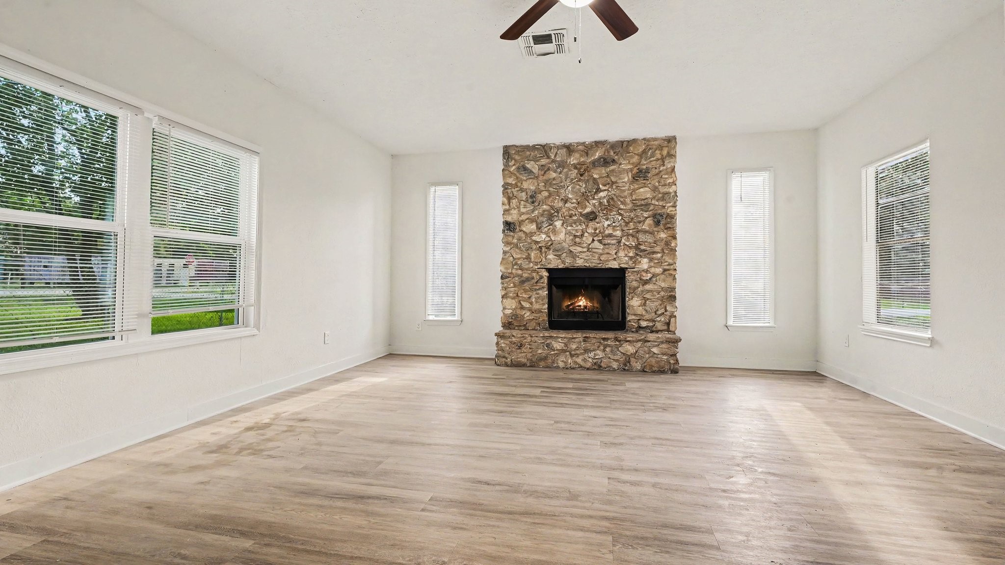 654 Ridge Drive Crosby, TX 77532 - Photo 10 of 20 Gallery Image 10