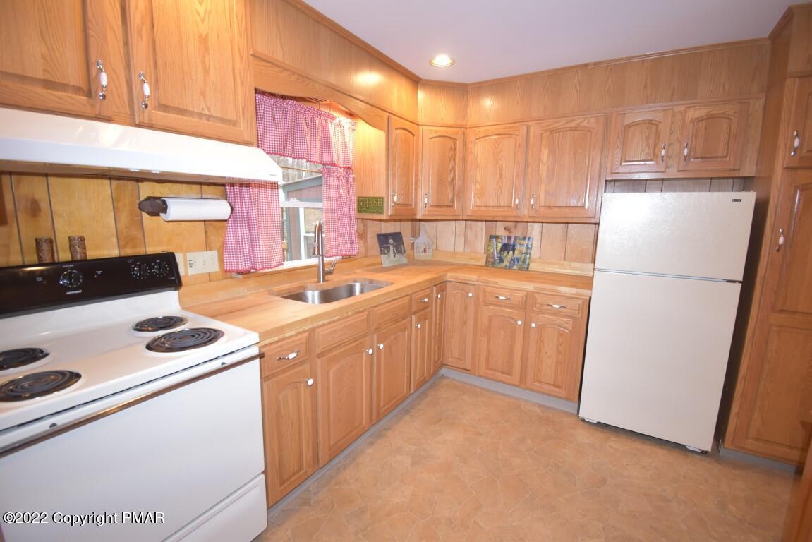 2317 Locust Ridge Road Pocono Lake, PA 18347 - Photo 11 of 40 2317 Locust Ridge Rd (12)